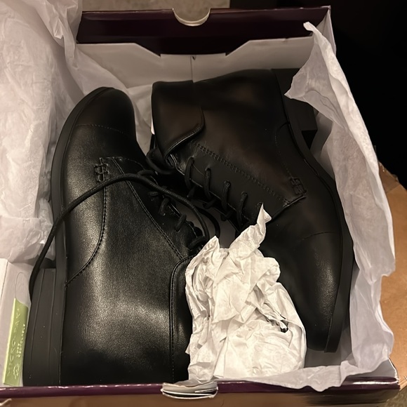 NIB black bootie - Picture 5 of 5